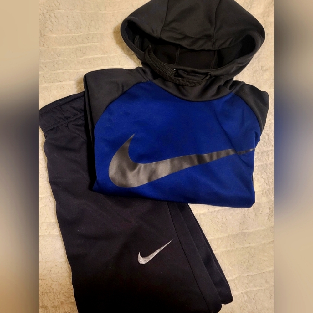 Nike youth sweatshirt sweatpant outfit